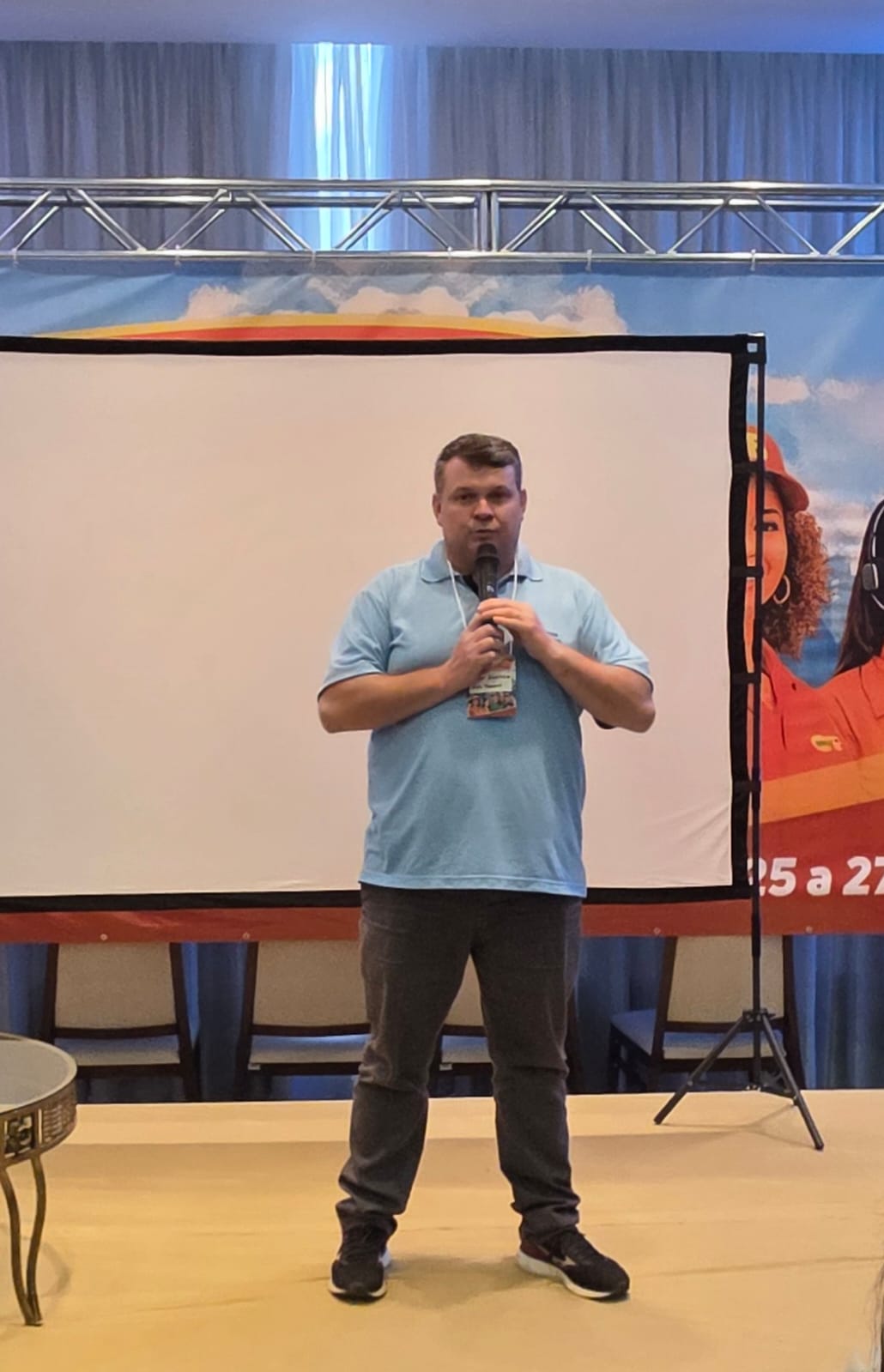 Presidente do Sindicomerciários coordena mesa em encontro nacional de comerciários